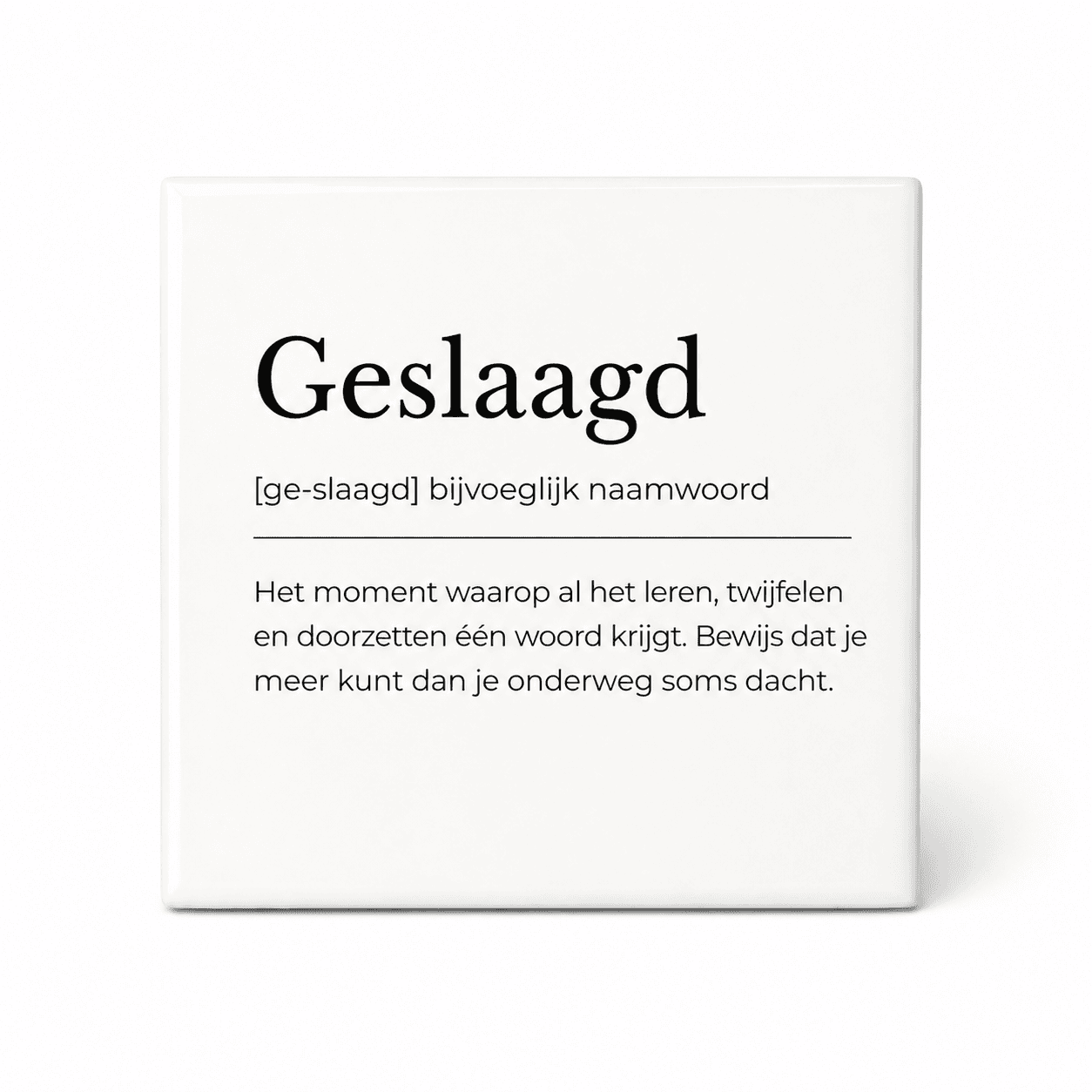 Geslaagd woordenboektegeltje op keramiek