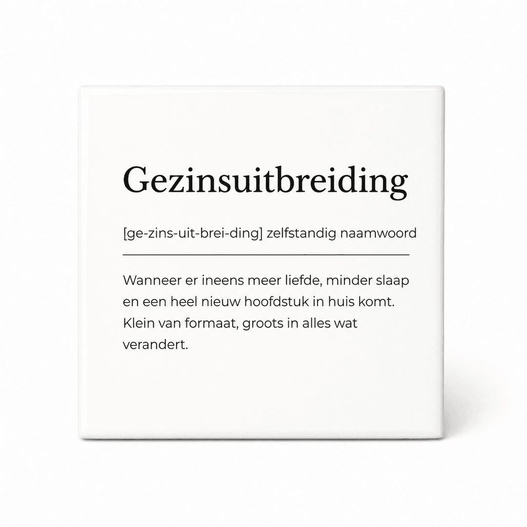 Gezinsuitbreiding woordenboektegeltje op keramiek