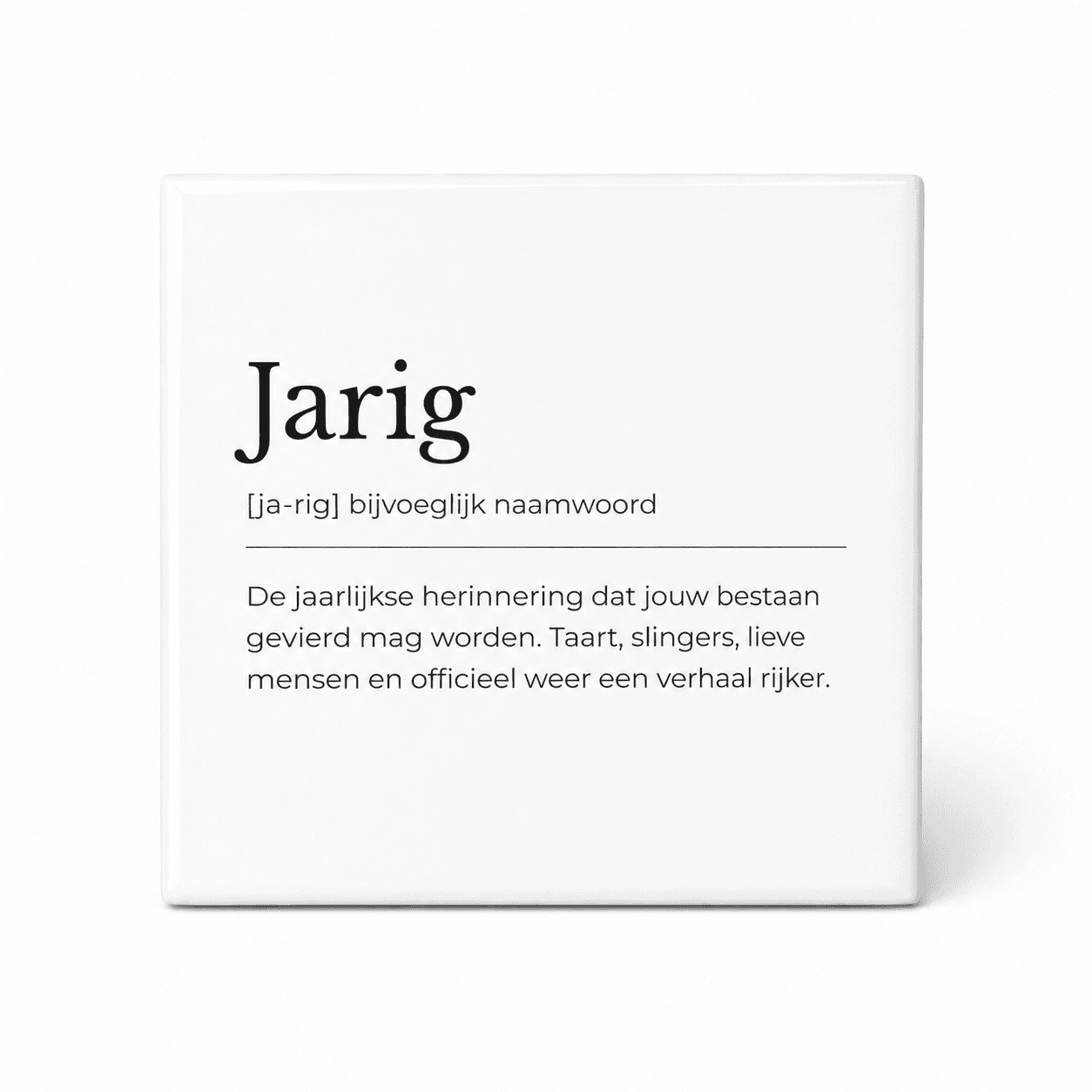 Jarig woordenboektegeltje op keramiek