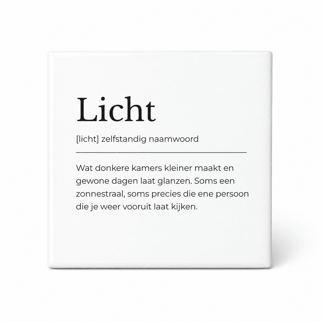 Licht woordenboektegeltje op keramiek