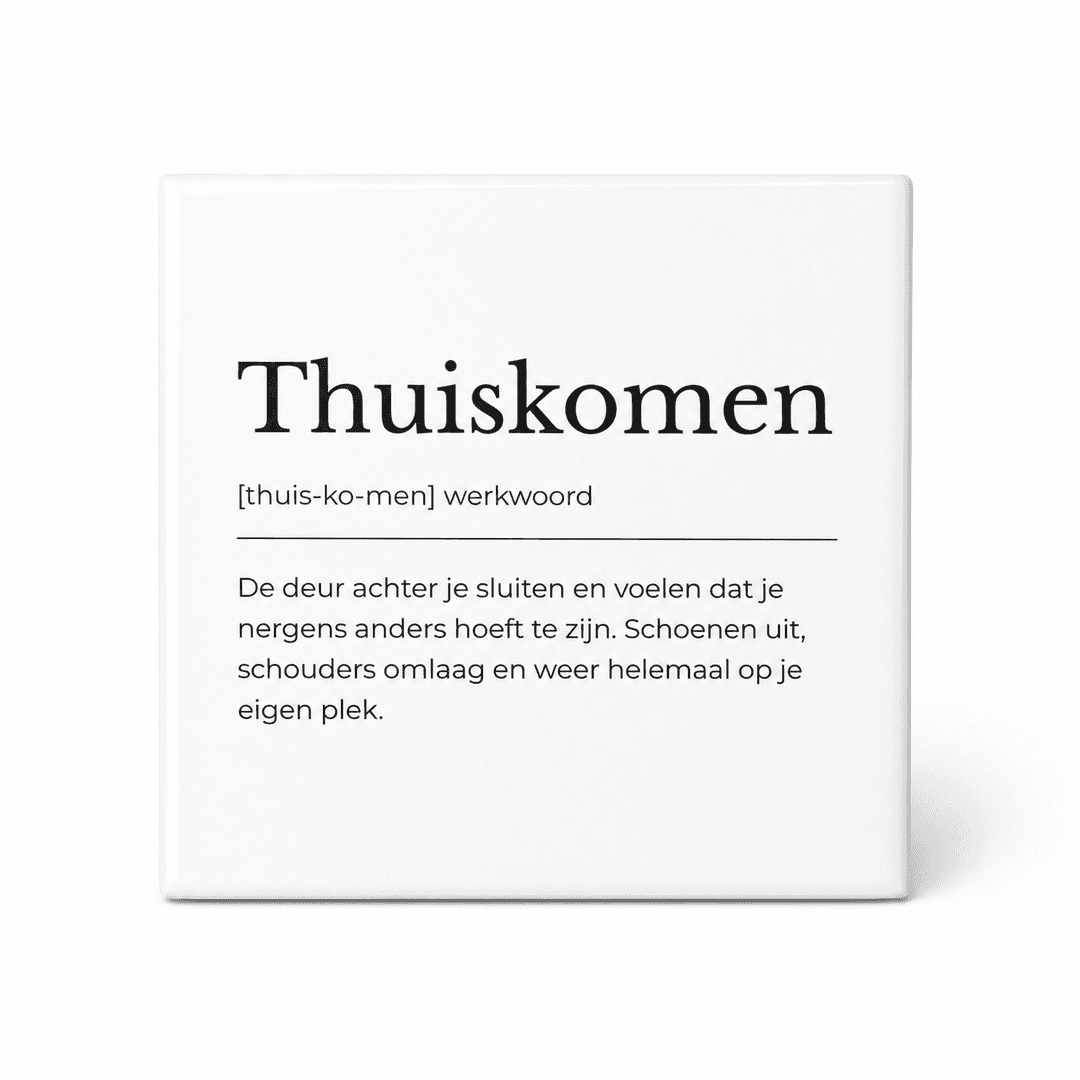 Thuiskomen woordenboektegeltje op keramiek