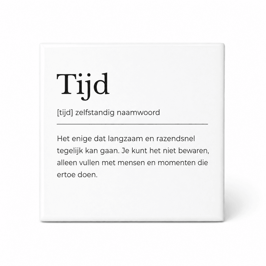 Tijd woordenboektegeltje op keramiek